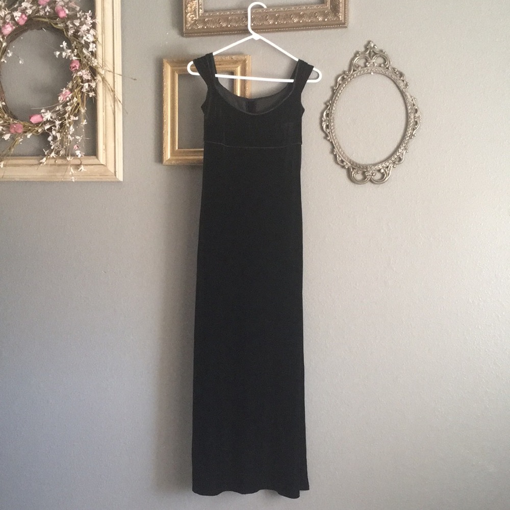 Vintage velvet black long maxi evening dress.